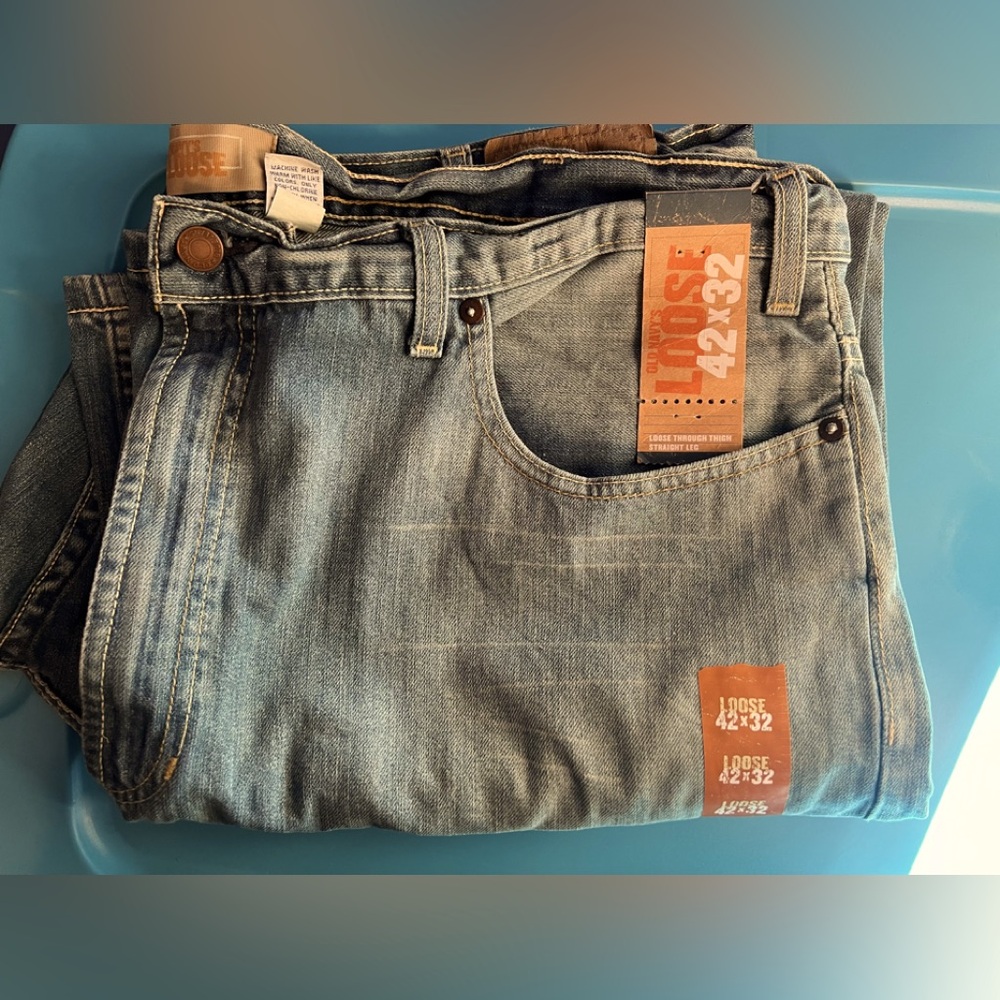 Old Navy New Pre-washed Loose Jeans 42x32 with tags.